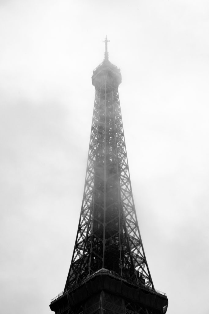 Paris bei Regen 2022 Eiffelturm tr4vel.de
